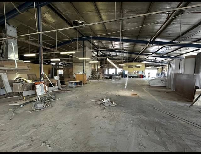 2,800M² WAREHOUSE TO LET IN KEW